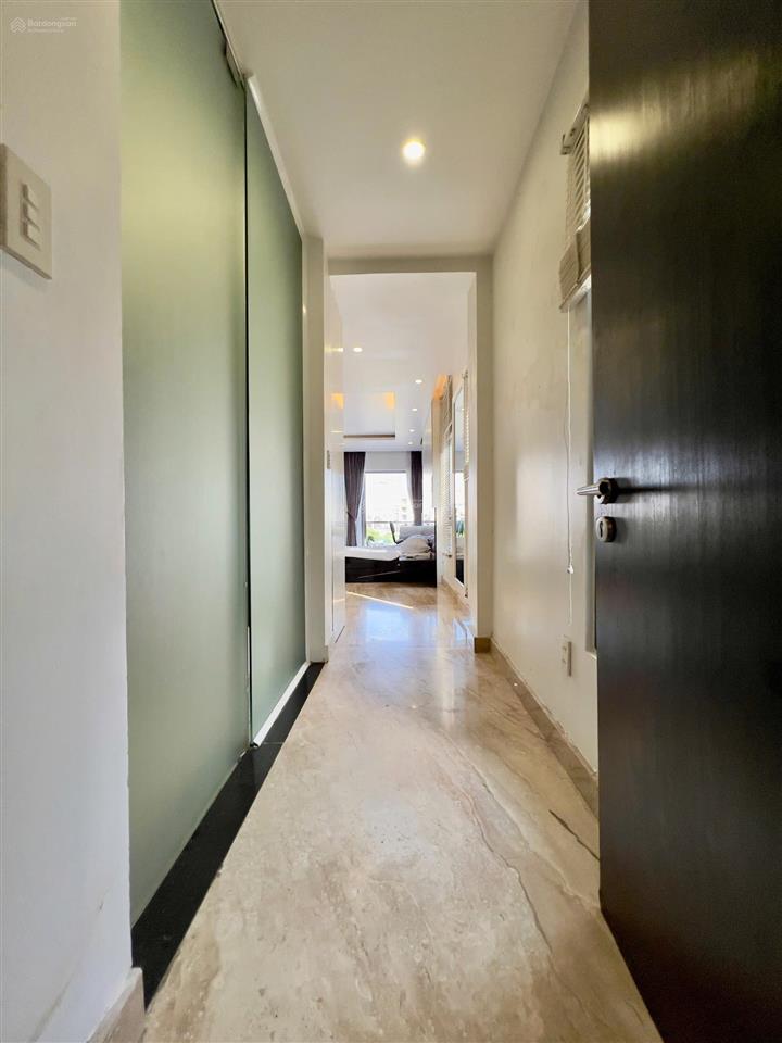 Cho thuê studio ban công tách bếp siêu rộng 4050m2 view sông mặt tiền võ văn kiệt q1. nuôi pet ok