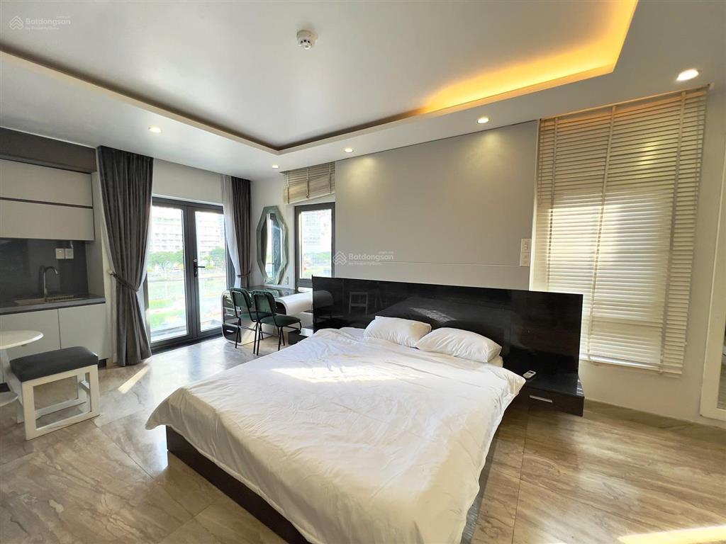 Cho thuê studio ban công tách bếp siêu rộng 4050m2 view sông mặt tiền võ văn kiệt q1. nuôi pet ok