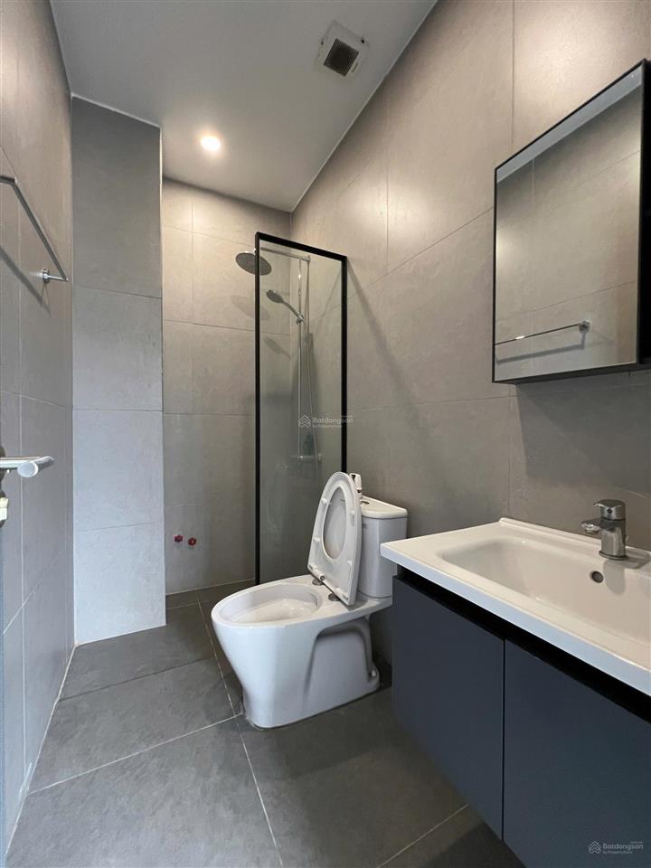 Cho thuê studio ban công tách bếp siêu rộng 4050m2 view sông mặt tiền võ văn kiệt q1. nuôi pet ok