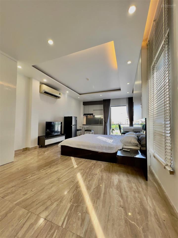 Cho thuê studio ban công tách bếp siêu rộng 4050m2 view sông mặt tiền võ văn kiệt q1. nuôi pet ok
