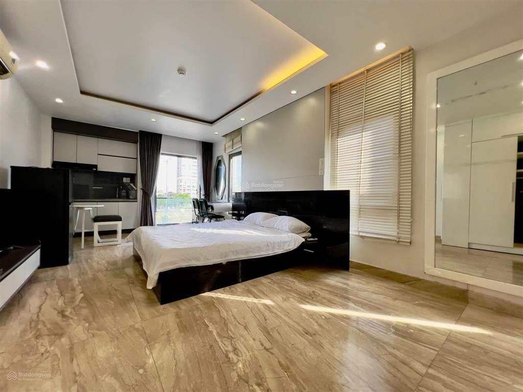 Cho thuê studio ban công tách bếp siêu rộng 4050m2 view sông mặt tiền võ văn kiệt q1. nuôi pet ok