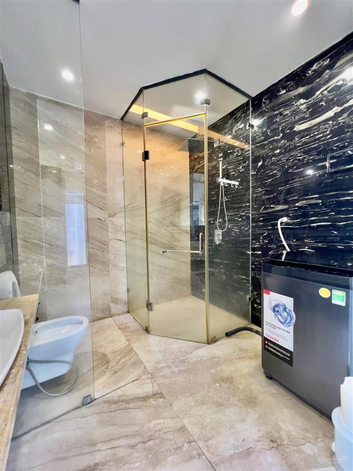 Cho thuê studio ban công tách bếp siêu rộng 4050m2 view sông mặt tiền võ văn kiệt q1. nuôi pet ok