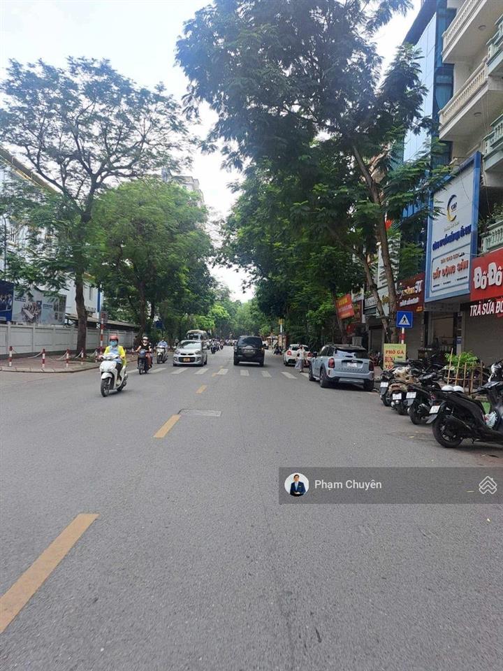 Bác sĩ viện nhi bán nhà mạc thái tổ, ô tô 7 chỗ đỗ cổng, gần phố, 69m2, 5 tầng, hơn 18 tỷ