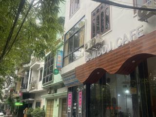 Tôi cần bán gấp nhà 45m2 cách phố nguyễn thị định 20m, mt rộng, lô góc, full nt, hơn 14 tỷ