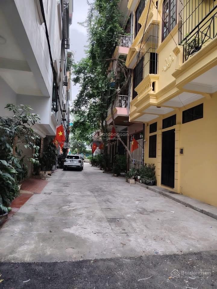 Bán nhà trung kính lớn, gần mặt phố, ô tô đỗ cổng, ngõ ô tô tránh, nhà đẹp ở ngay, 60m2, hơn 15 tỷ