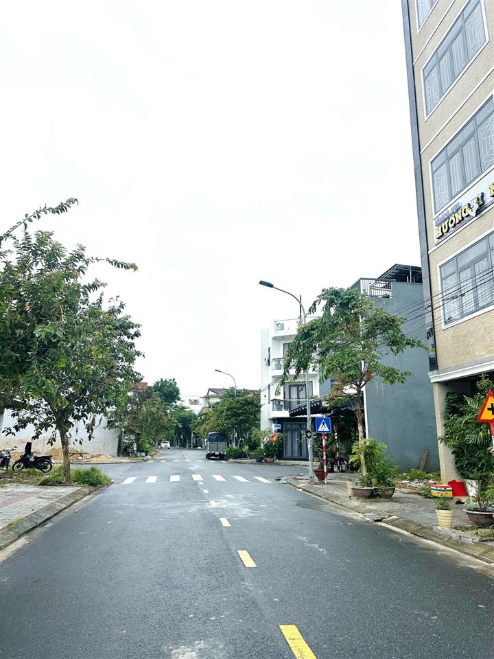 Bán vài lô đường 7m5 kề góc ngã tư trần minh tông và hoà minh 30 gần biển ra biển chỉ 50m