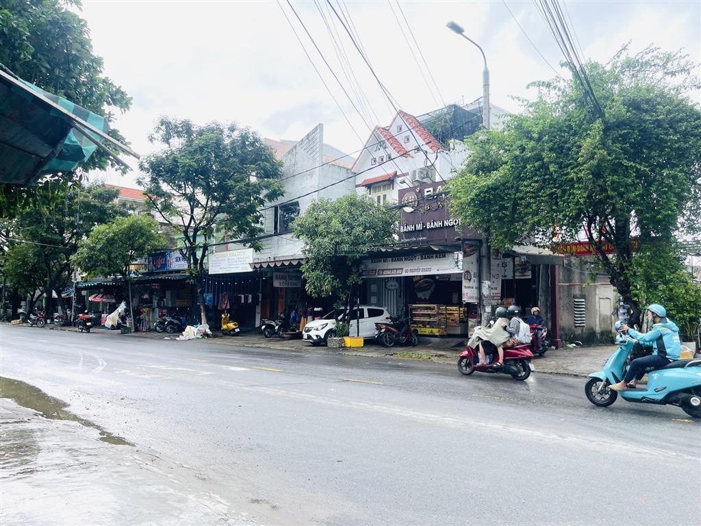 Bán lô góc mặt tiền nguyễn chánh đường 10m5 trục thông biển , vị trí đang kinh doanh