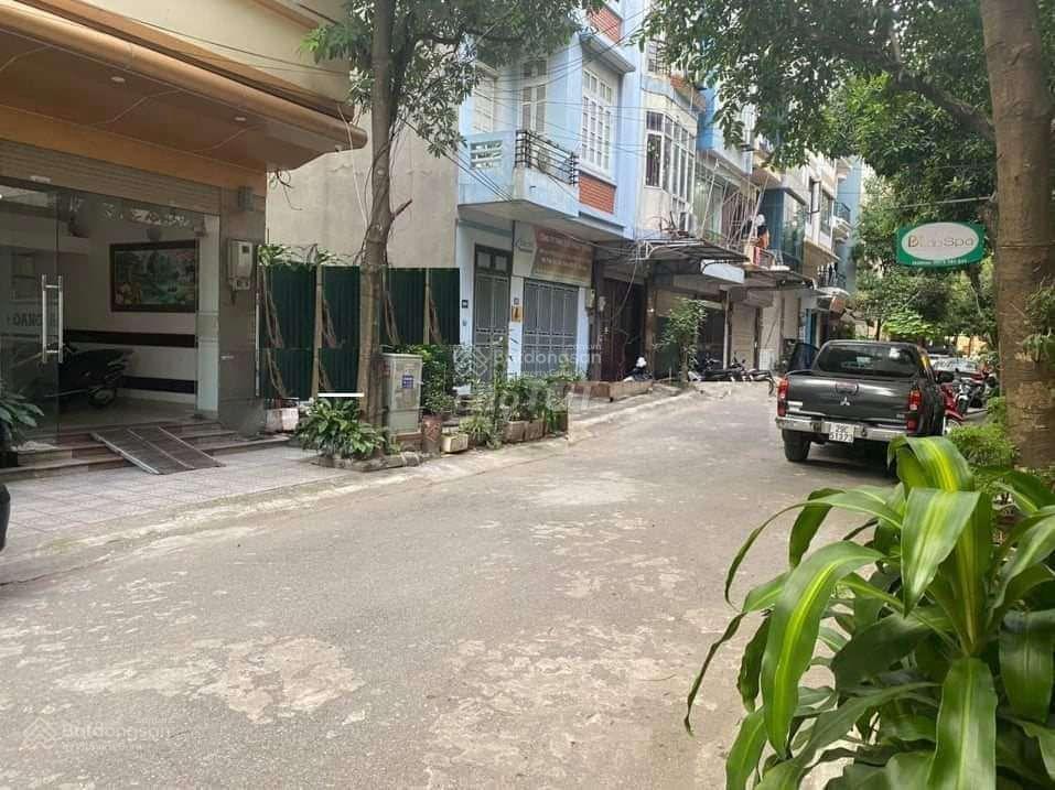 Gấp bán nhà phân lô  106 hoàng quốc việt  80m2  mt 7.7m  giá 25 tỷ
