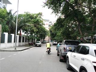 Bán nhà phân lô, kinh doanh, ô tô hoàng cầu 7 tầng thang máy 28 tỷ