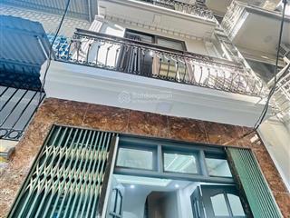 Cầu giấy  ô tô đỗ cửa nhà  5 tầng 3pn  sổ phân lô  8 tỷ  sân chơi cạnh nhà  ngõ thông