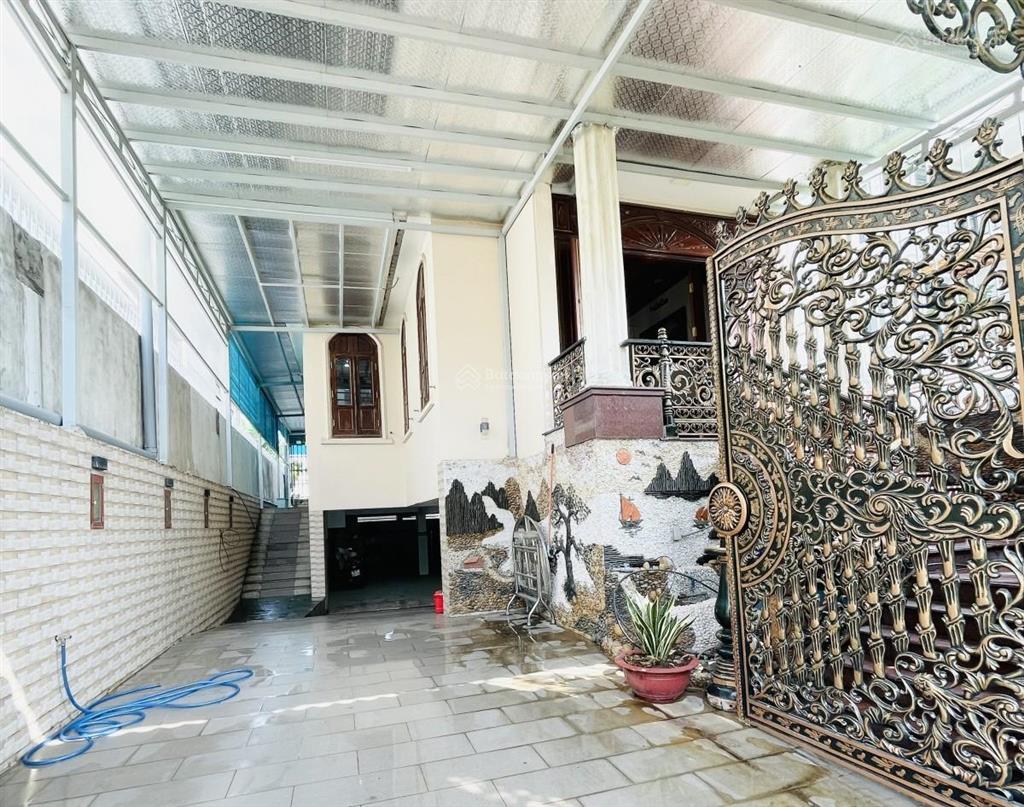 Siêu villa gần quận 8 có hầm nội thất đỉnh giá tốt nhất khu vực chỉ 17,2 tỷ