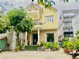 Cực gấp! biệt thự kề phú mỹ hưng . bán nhanh đi định cư . xe 16 chỗ ngủ trong sân. chỉ 18,5 tỷ