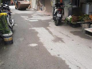 Chỉ 3 tỷ có 57m² đất thổ cư, 2 mặt thoáng, ngõ nông ô tô đỗ cổng, gần đại lộ thăng long