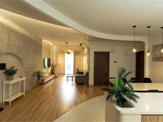 Cho thuê chcc central garden q1, dt 135m2 3pn/3wc, 16 triệu, nhà đẹp, view đẹp.  0933 813 ***.
