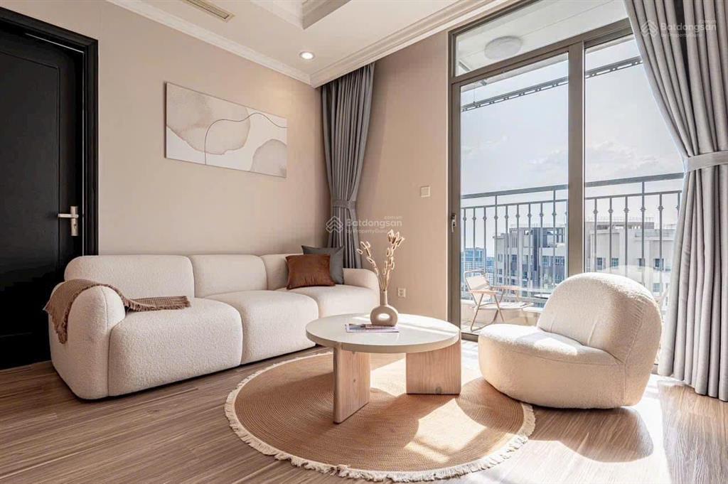 Bán căn hộ kingdom 101 quận 10, dt 50m2, 1pn, 1wc, 4,4 tỷ, nhà đẹp thoáng mát. 0933 813 ***.