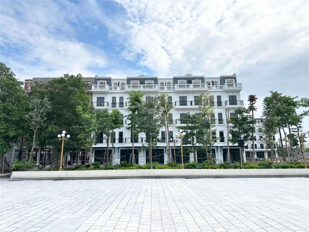Liền kề đông dương đức thượng diện tích 80m, xây 4,5 tầng giá 125tr/m2