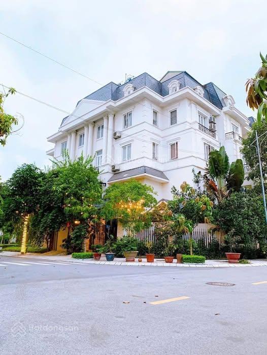 Bán biệt thự song lập diện tích 273m2 ,đường 17m2 trục chính giá 36ty5  em 0773 286 ***