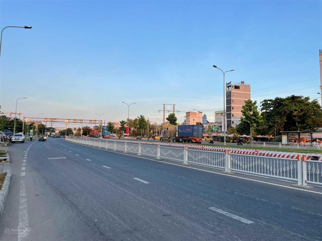 Mặt tiền kinh doanh, dt 8,5x18m nguyễn văn linh quận 7, giá 16 tỷ (140 triệu/m2)