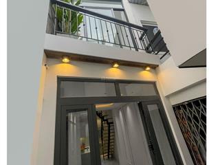 Nhà mới ở ngay 2 tầng 2 phòng ngủ, đ. ba đình gần cầu chữ y q8 chỉ 2,7 tỷ
