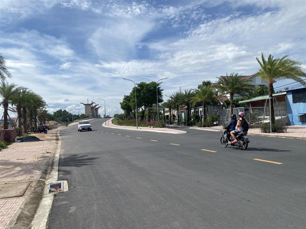 Bán lô đất 160m2 (5x32) mặt tiền đường nhựa kinh doanh, gần sông sài gòn
