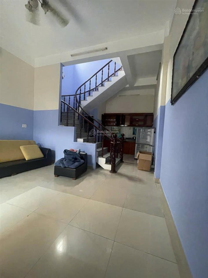 Bán căn nhà phố, đường oto, 3 lầu, cách siêu thị và bệnh viện 200m, nhà hoàn công đầy đủ