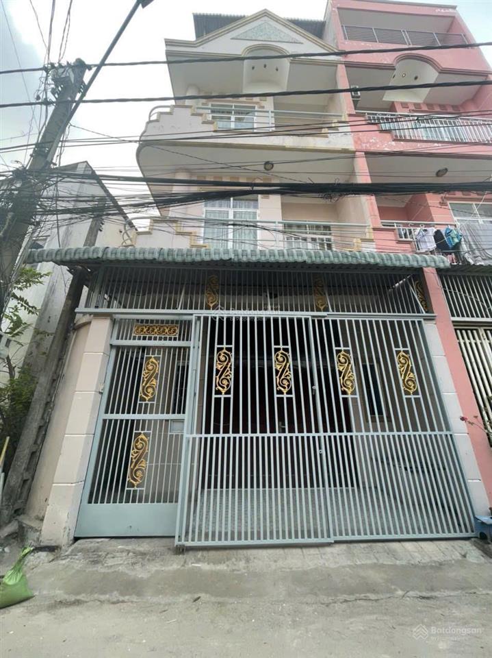 Bán căn nhà phố, đường oto, 3 lầu, cách siêu thị và bệnh viện 200m, nhà hoàn công đầy đủ