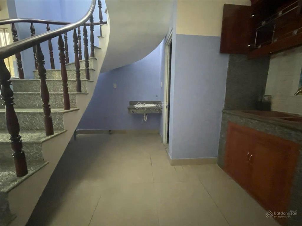 Bán căn nhà phố, đường oto, 3 lầu, cách siêu thị và bệnh viện 200m, nhà hoàn công đầy đủ