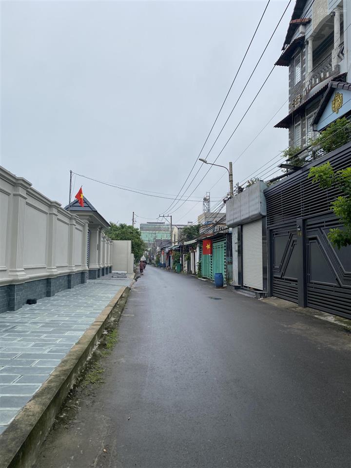 Bán 226m(8,3x27) đường xe tải cách sông sg 200m , vị trí thích hợp làm kho xưởng , xây nhà vườn