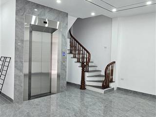 Bán nhà xây mới,6 tầng thang máy,ôtô,khu vực phát triển nhanh chóng