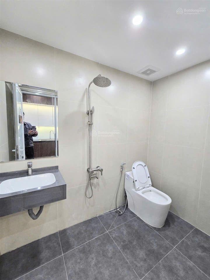 Căn hộ chung cư việt hưng, dt 102m2. 3 ngủ. 2wc. ban công. giá hơn 6 tỷ