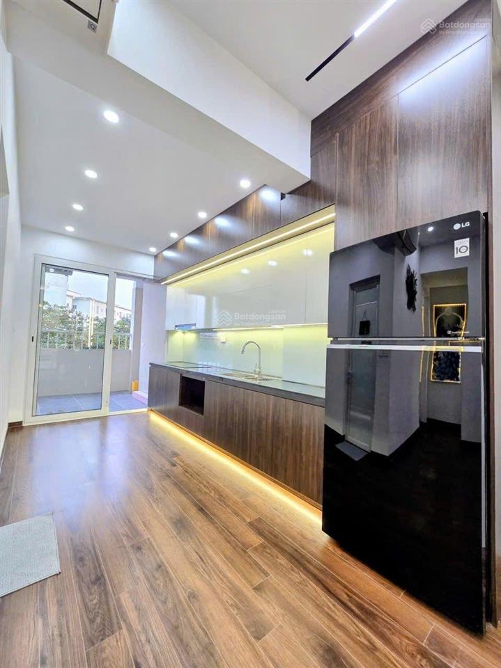 Căn hộ chung cư việt hưng, dt 102m2. 3 ngủ. 2wc. ban công. giá hơn 6 tỷ