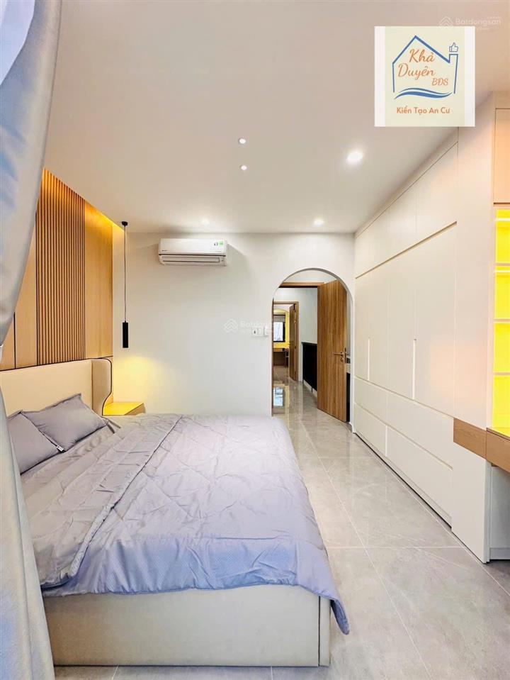 Nhà mặt tiền 3 lầu có thang máy. đường thông, trung tâm ngã tư ga q12