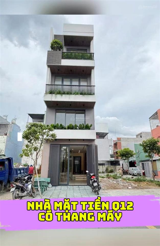 Nhà mặt tiền 3 lầu có thang máy. đường thông, trung tâm ngã tư ga q12
