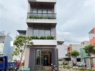 Nhà mặt tiền 3 lầu có thang máy. đường thông, trung tâm ngã tư ga q12