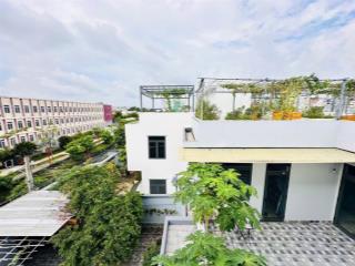 Nhà mặt tiền kinh doanh 4.6x30m sân vườn hồ cá full nội thất