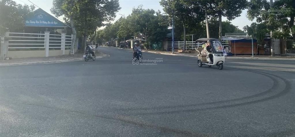 Hàng hiếm tt long hải 4 tỷ 2. lô góc 2 mặt tiền cách biển long hải 3km