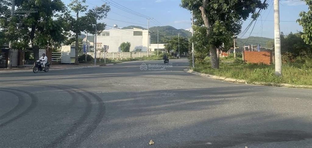 Hàng hiếm tt long hải 4 tỷ 2. lô góc 2 mặt tiền cách biển long hải 3km