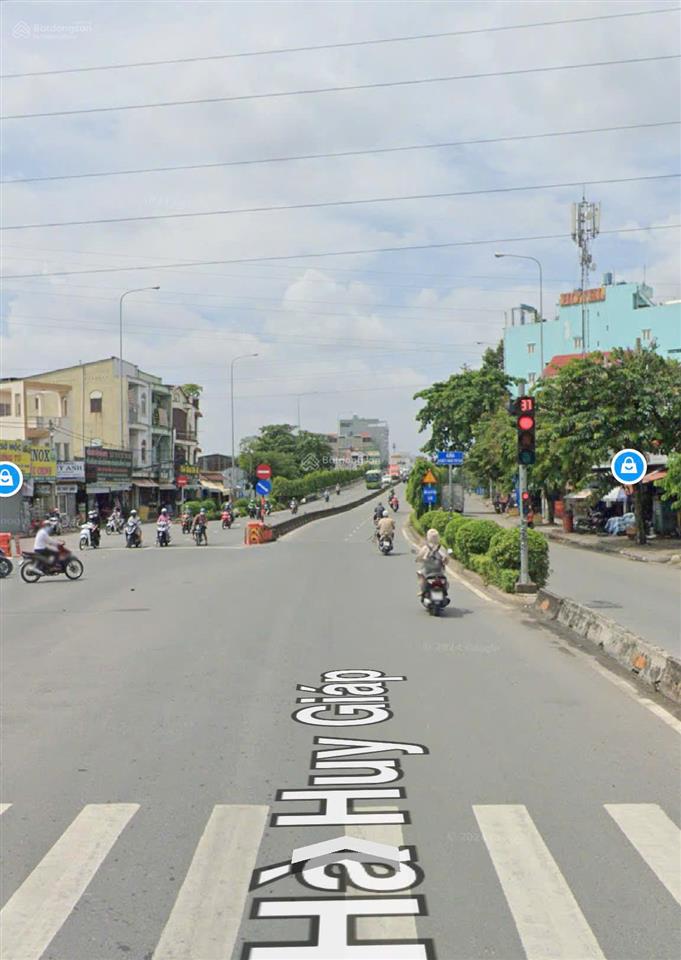 Nhà mặt tiền (hà huy giáp). ngay ngã 4 ga