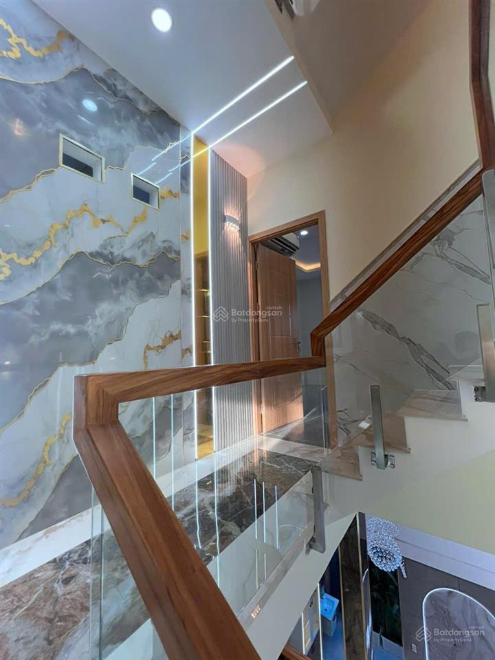 Nhà đẹp full nội thất (cần bán gấp)