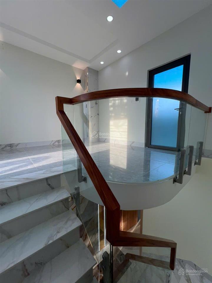Nhà đẹp full nội thất (cần bán gấp)