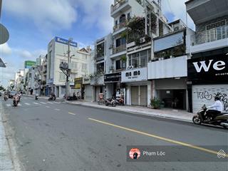 Góc 2mt huỳnh văn bánh p.14 q.phú nhuận dt 15x12m
cn180m2 ctxd hầm, 7 lầu, giá 45 tỷ