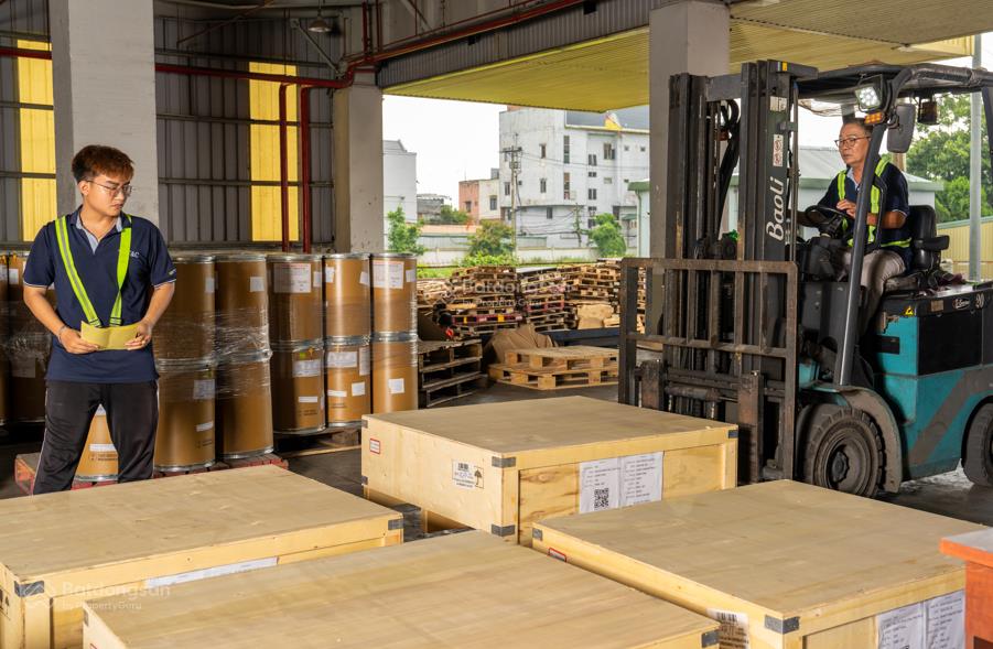 Cho thuê kho giá cạnh tranh q12. mặt tiền ql1a, diện tích linh hoạt 100m2  5000m²