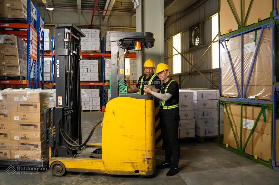 Cho thuê kho giá cạnh tranh q12. mặt tiền ql1a, diện tích linh hoạt 100m2  5000m²