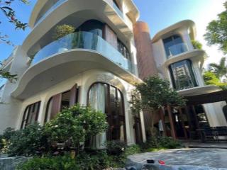 Biệt thự căn góc 2 mặt tiền giá hơn 100 tỷ ,diện tích 291 m²
