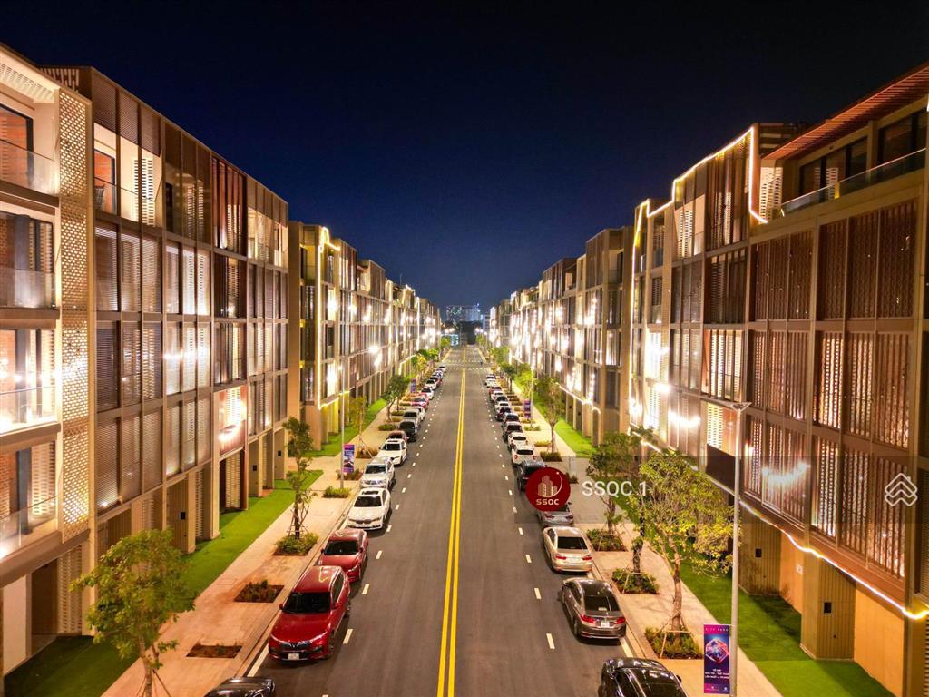 Gía thật 100%  thanh toán từ 20% nhận nhà phố soho liền tay, vị trí độc bản tại the global city