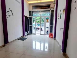 Nhà 3 lầu đang sơn sửa, mt minh phụnghàn hải nguyên q11