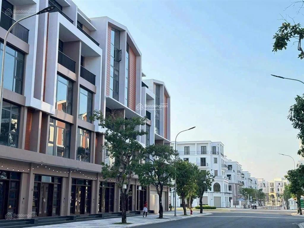 Bán liền kề 80 m2 ánh dương, cạnh biển hồ, trường học, chung cư, cam kết giá tốt nhất thị trường