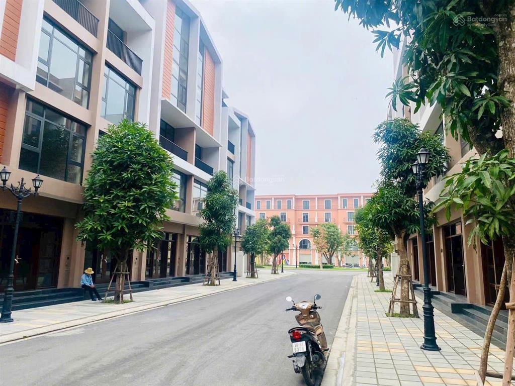 Bán căn xẻ khe 91 m2 sổ lâu dài, mặt tiền 7m , view trực diện công viên , vườn hoa , số lượng ít.