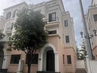 Cần bán gấp biệt thự 123,5m2 mặt tiền 9m, gần công viên bể bơi, thiết kế đẹp, sẵn sổ giao dịch ngay