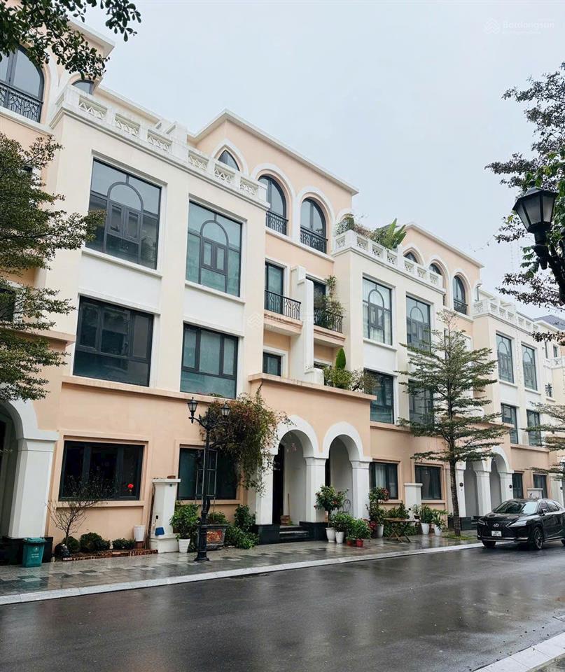 Cần bán gấp biệt thự 78m2 mặt tiền 6m, gần công viên bể bơi, thiết kế đẹp, sẵn sổ giao dịch ngay